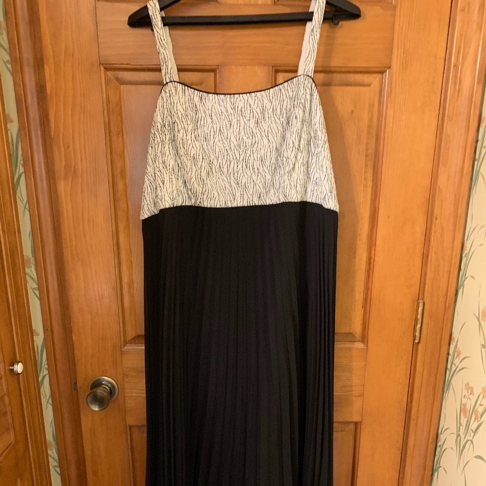Black & White evening dress w/silver in the top
